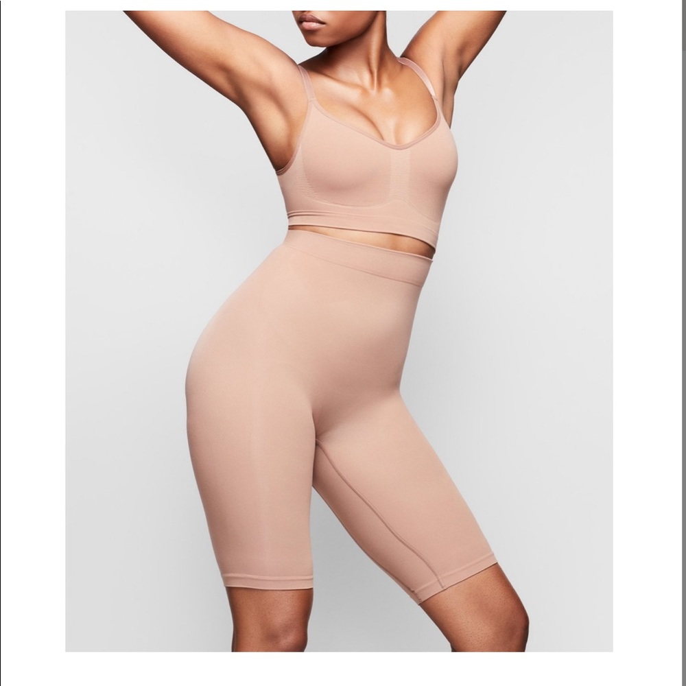 SKIMS Sculpting Short Above The Knee S/M